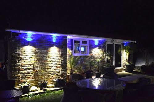 Watersedge Guest House Barton-on-Sea Exterior foto